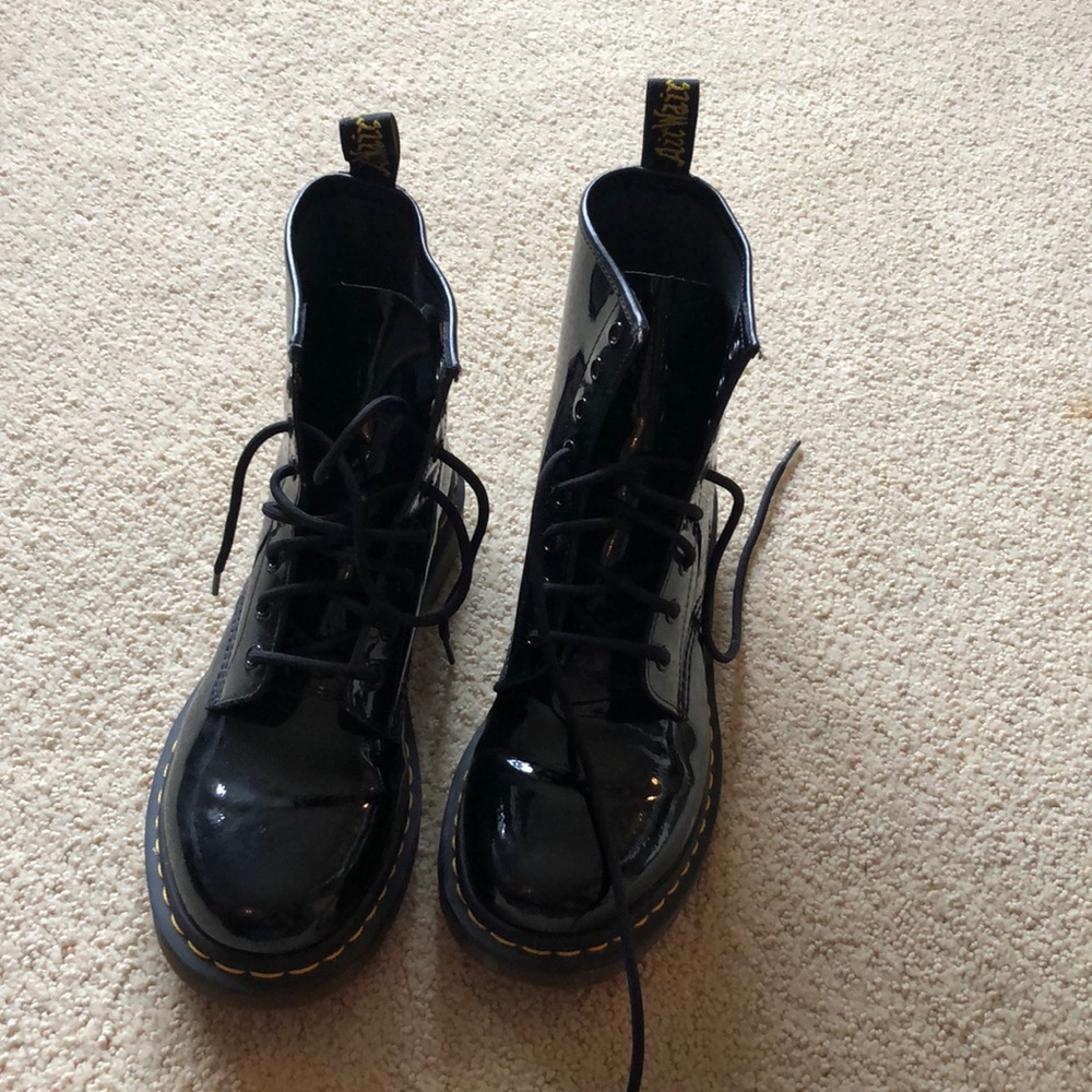 Black dr. Martens
